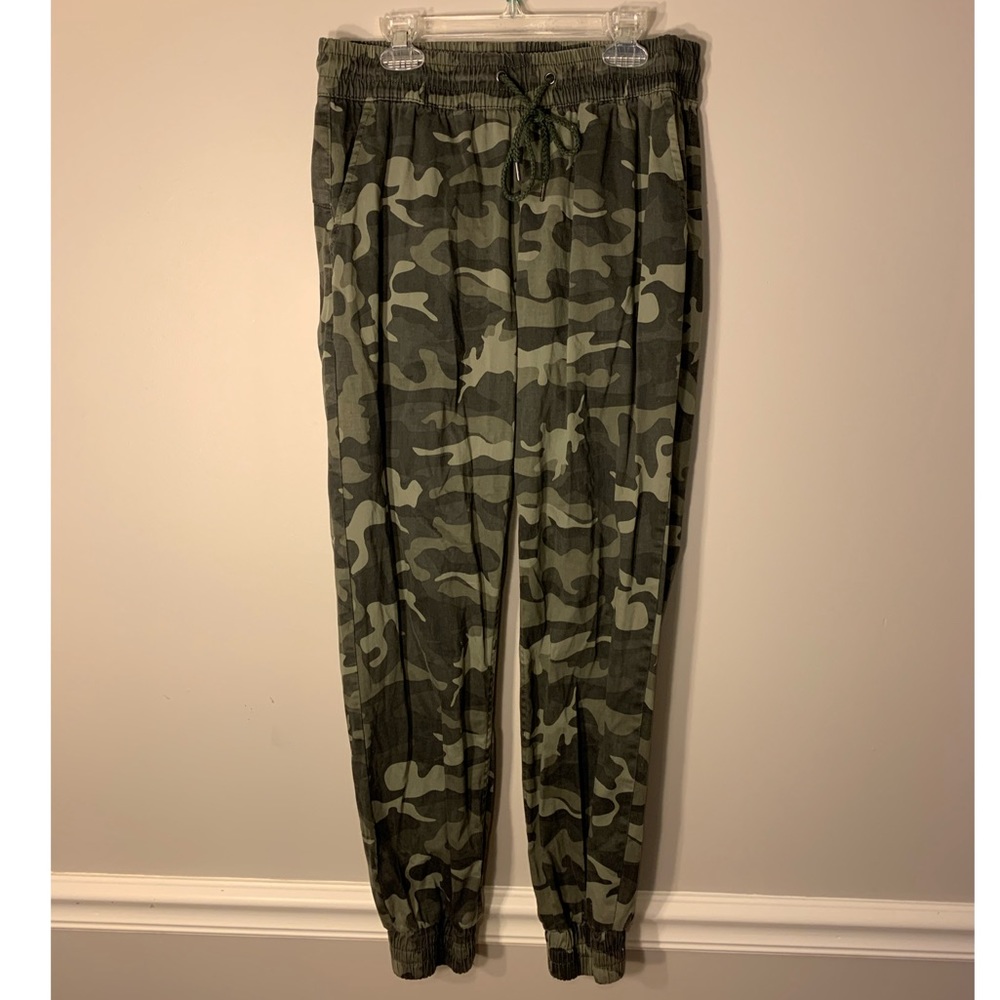 RD Style Camo Joggers Medium